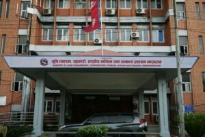 करार सेवाका हजारौं कर्मचारी हटाइँदै, आउट सोर्सिङमा भर्ना गर्ने गृहकार्य