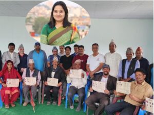 डढेलधुराको अजयमेरुमा लालपुर्जा वितरण, ७ अव्यवस्थित परिवार बने जग्गाधनी