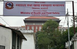 फाइल मन्त्रालयमा, औषधि अभाव अस्पतालमा : बिचौलियाले रोक्यो विदेशी औषधि उद्योगको निरीक्षण